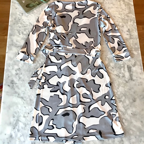 DIANE von FURSTENBERG | New Julian Two Wrap Dress - Picture 2 of 8